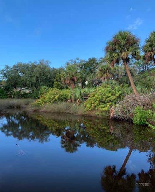 Outdoor Riverfront Lawn Venue Photo 4