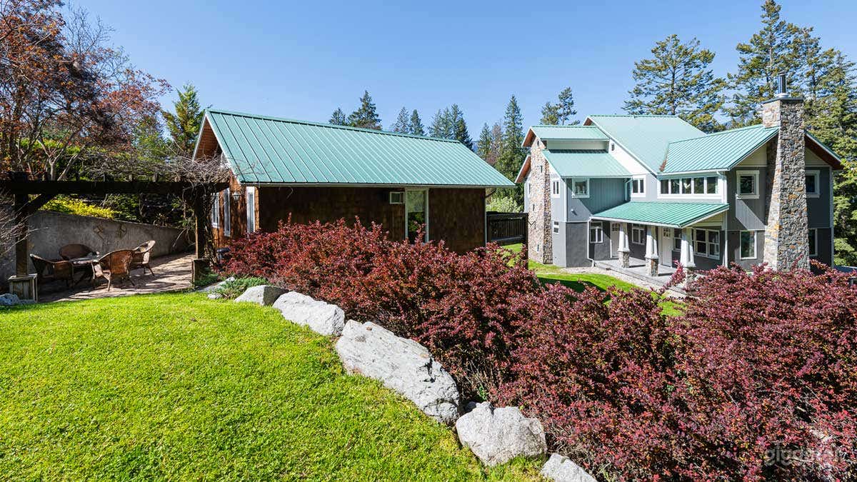 Kootenay Lakeside Sanctuary (Entire Property) Photo 1