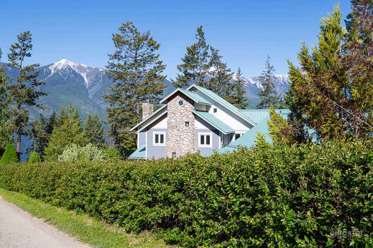  Kootenay Lakeside Sanctuary (Entire Property) 