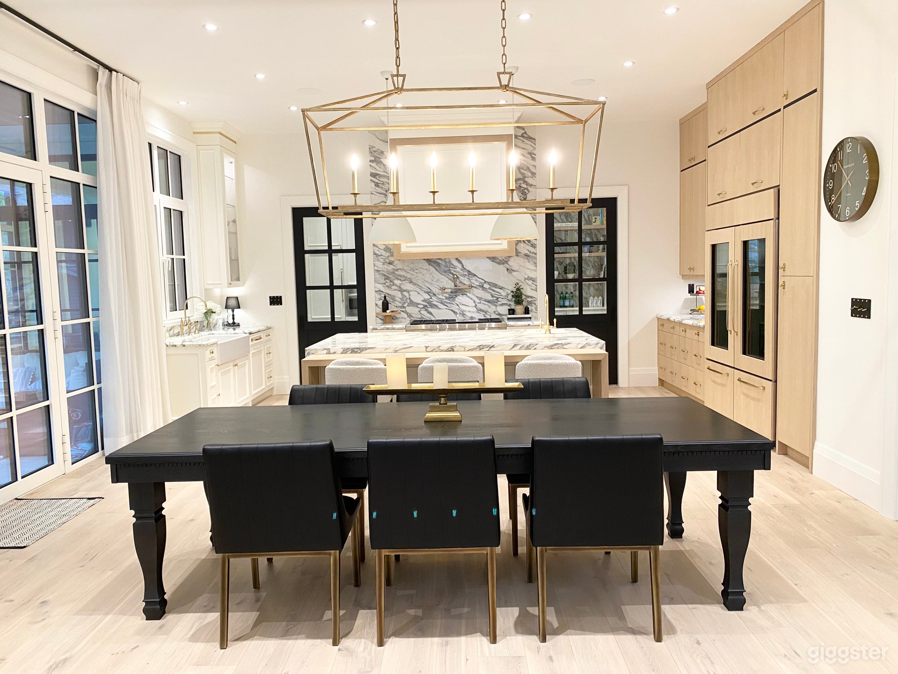 Modern Meets Victorian Home in Olde Oakville Photo 3