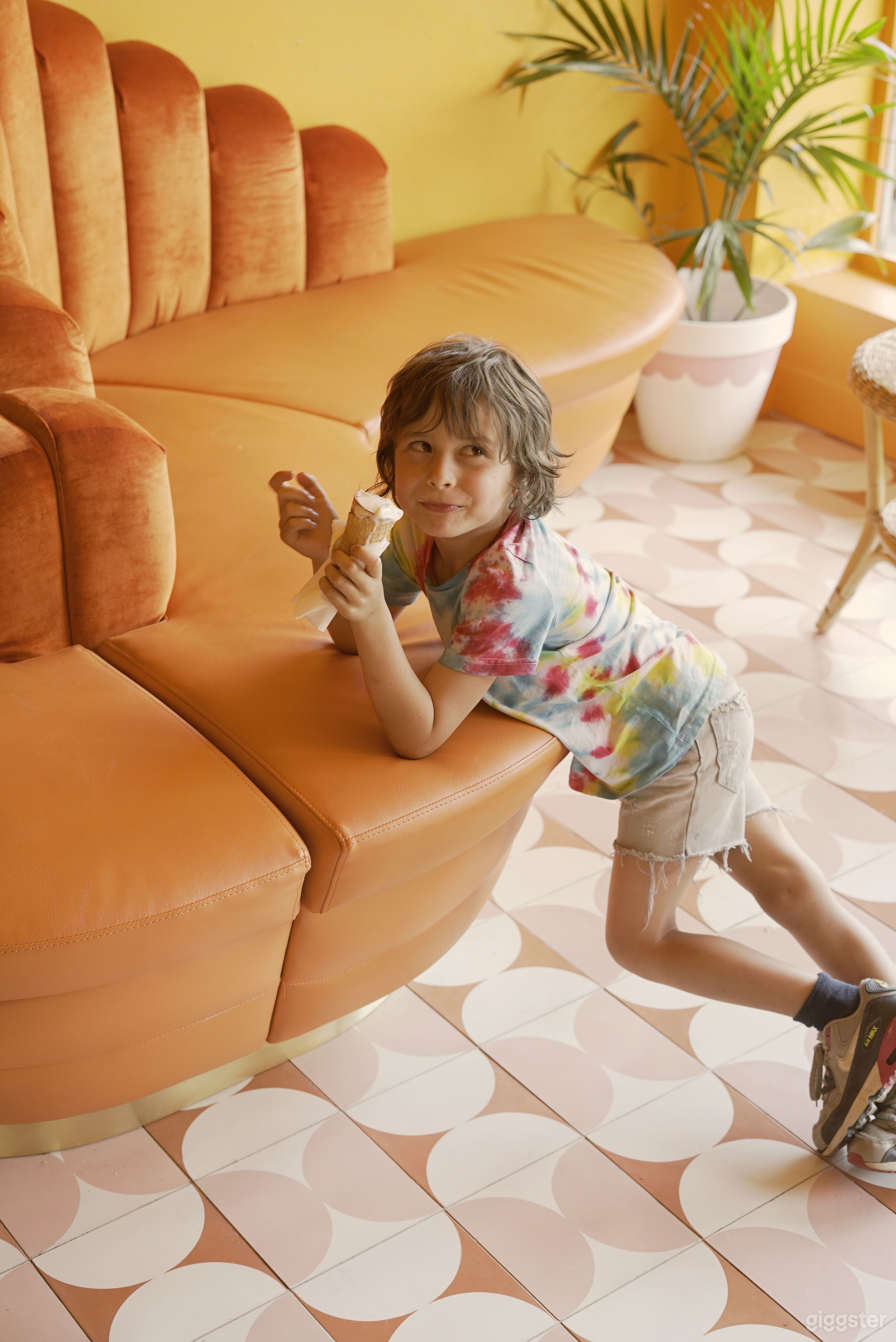 Large shop windows plenty of natural light