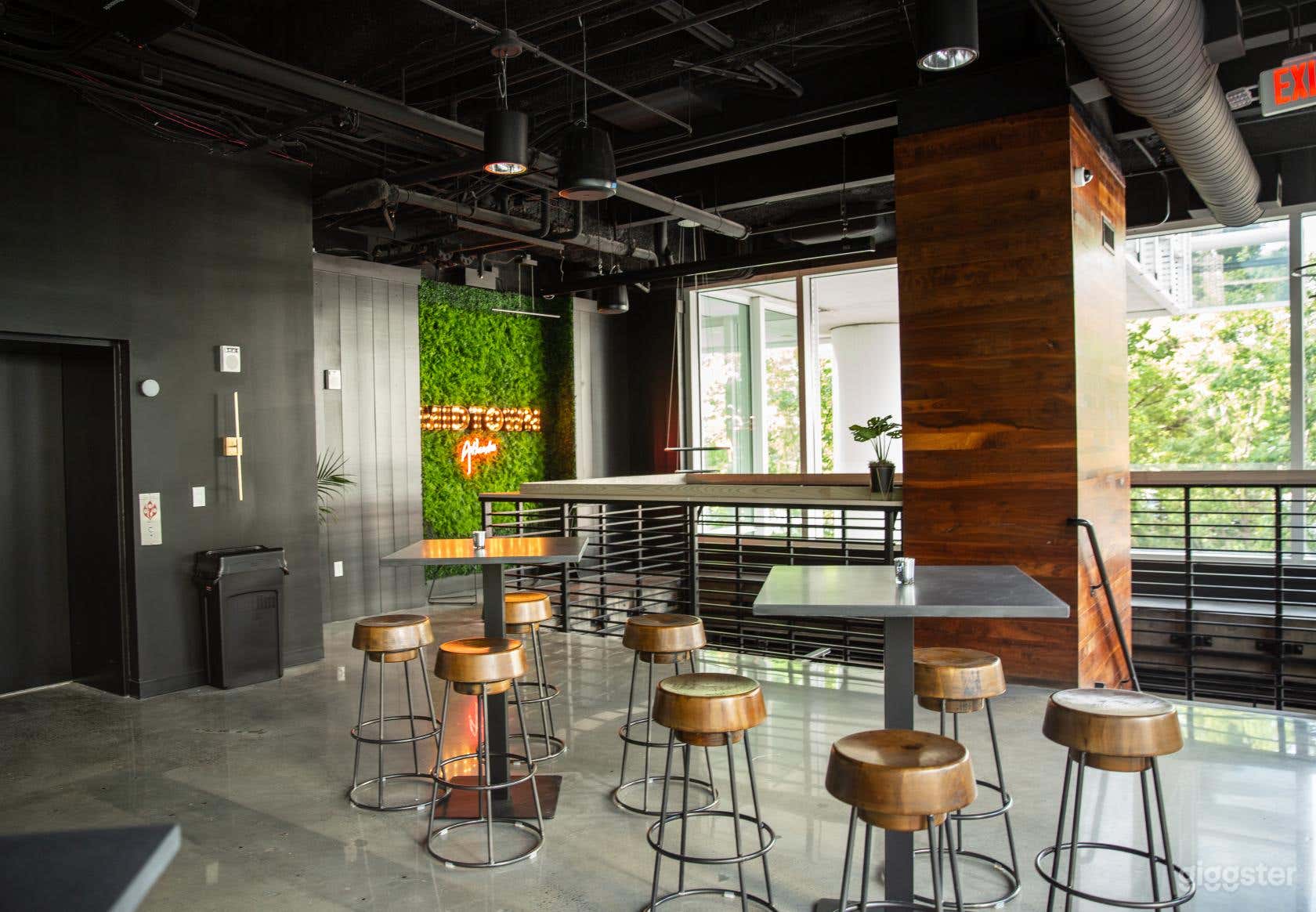 The Cocktail Lounge  Photo 3