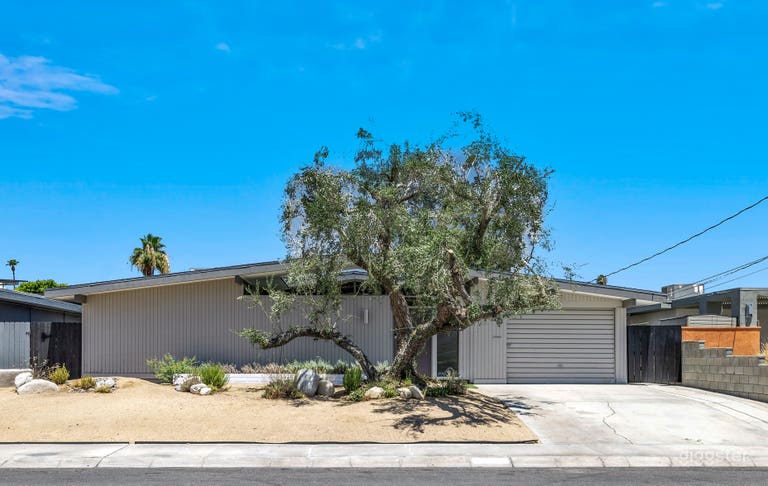  Palm Desert Mid Century Home with unique pool! 
