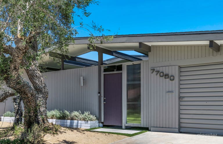  Palm Desert Mid Century Home with unique pool! 