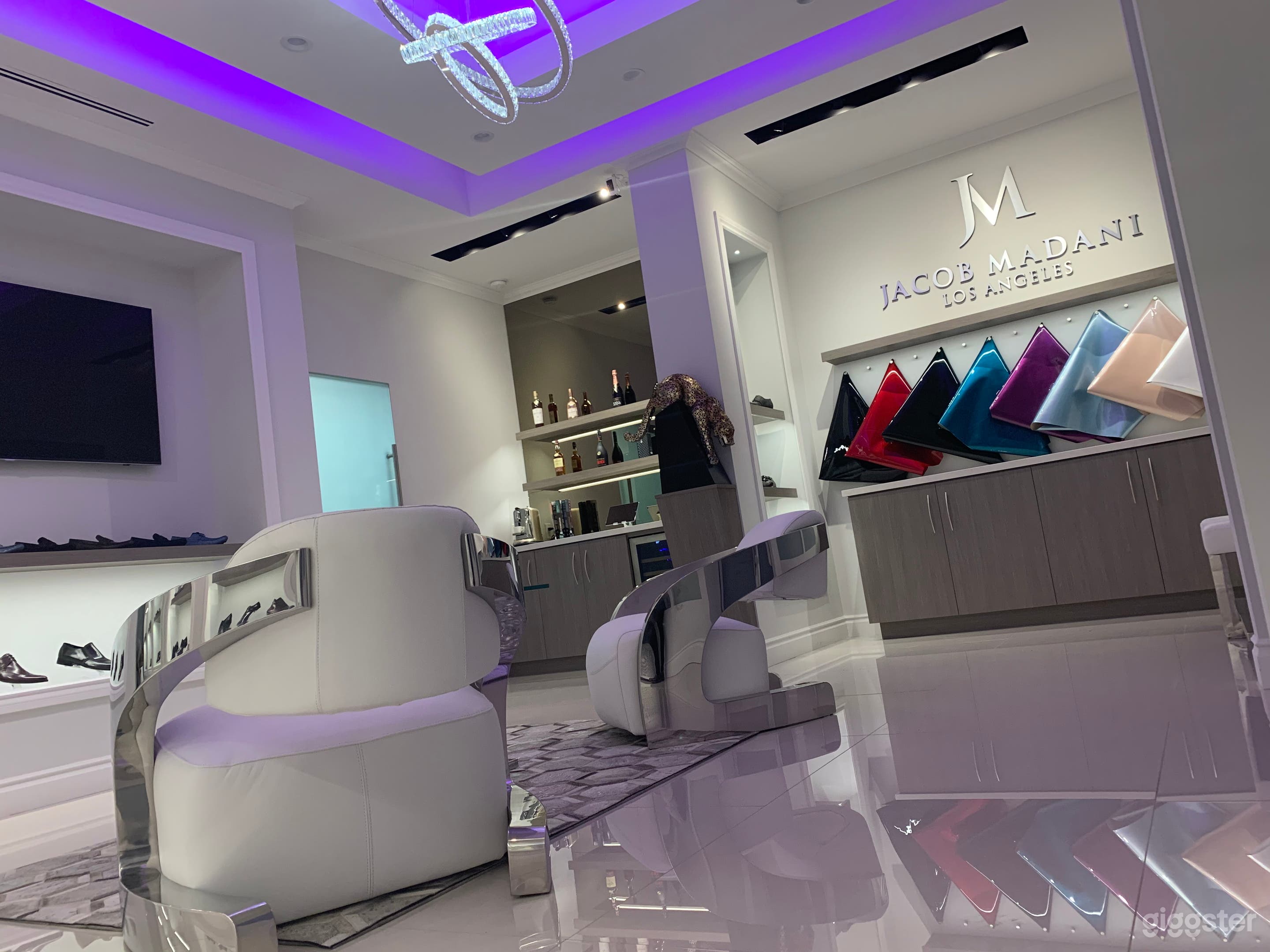 Luxury Footwear Showroom/Boutique Photo 2