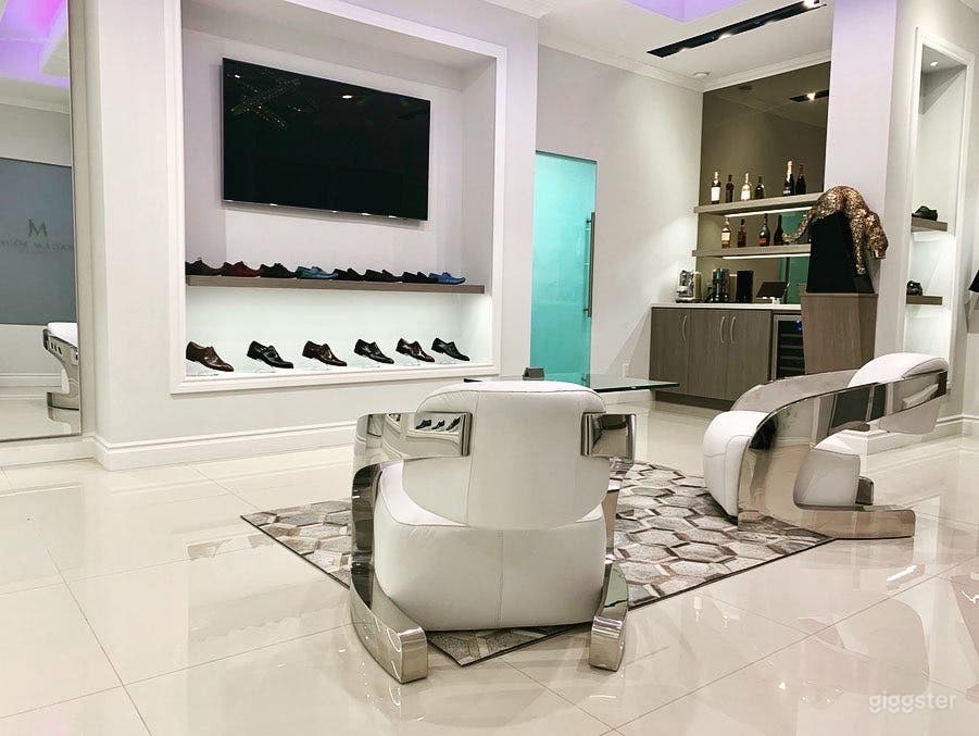 Luxury Footwear Showroom/Boutique Photo 4