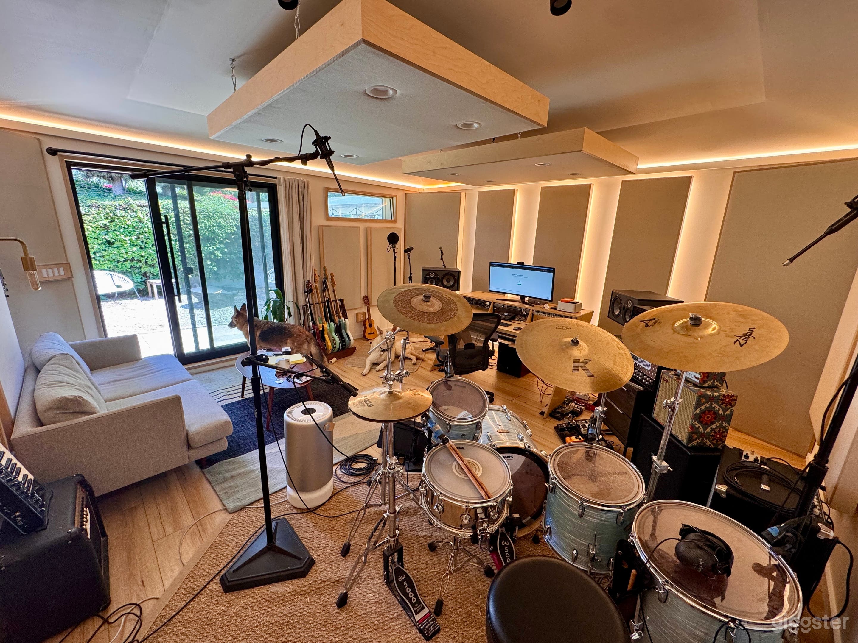 Production room with real drums, instruments, amps Photo 1