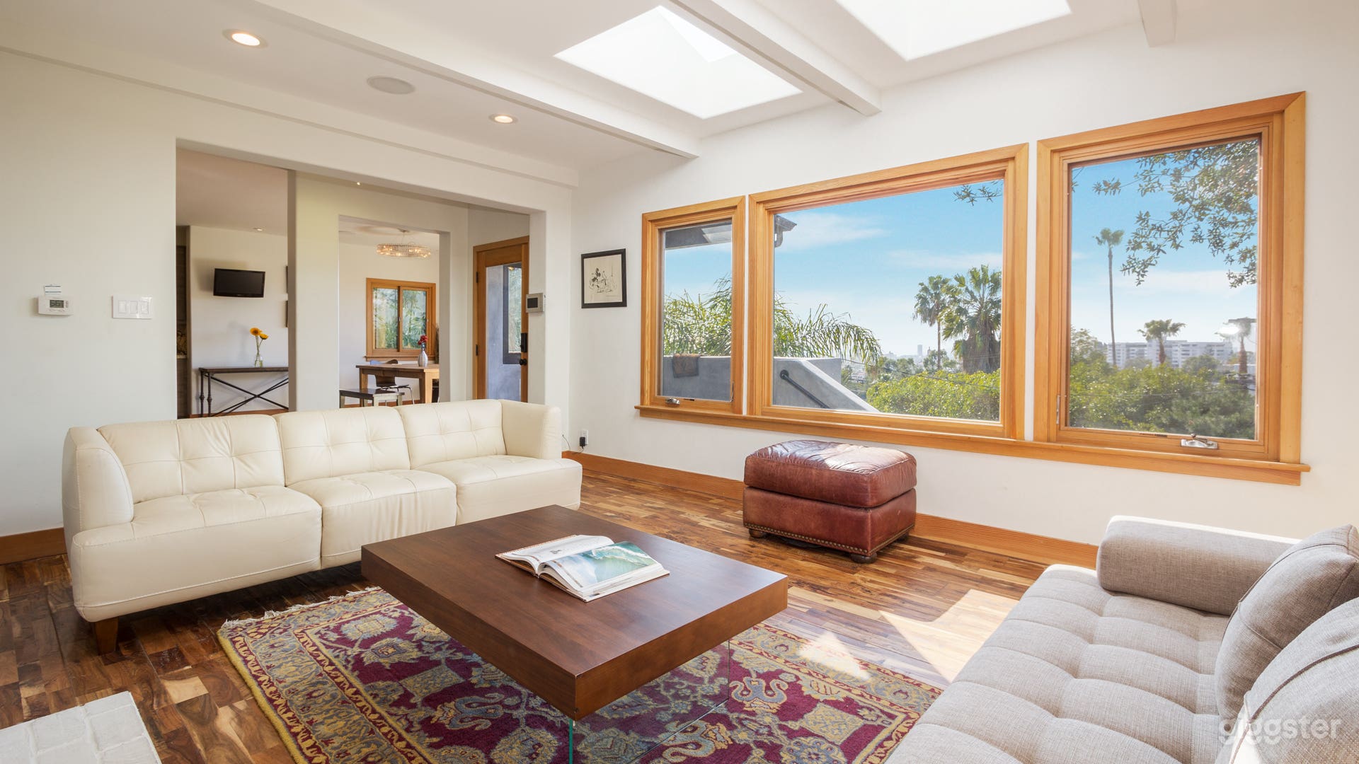 Modern Vintage   Photo 1