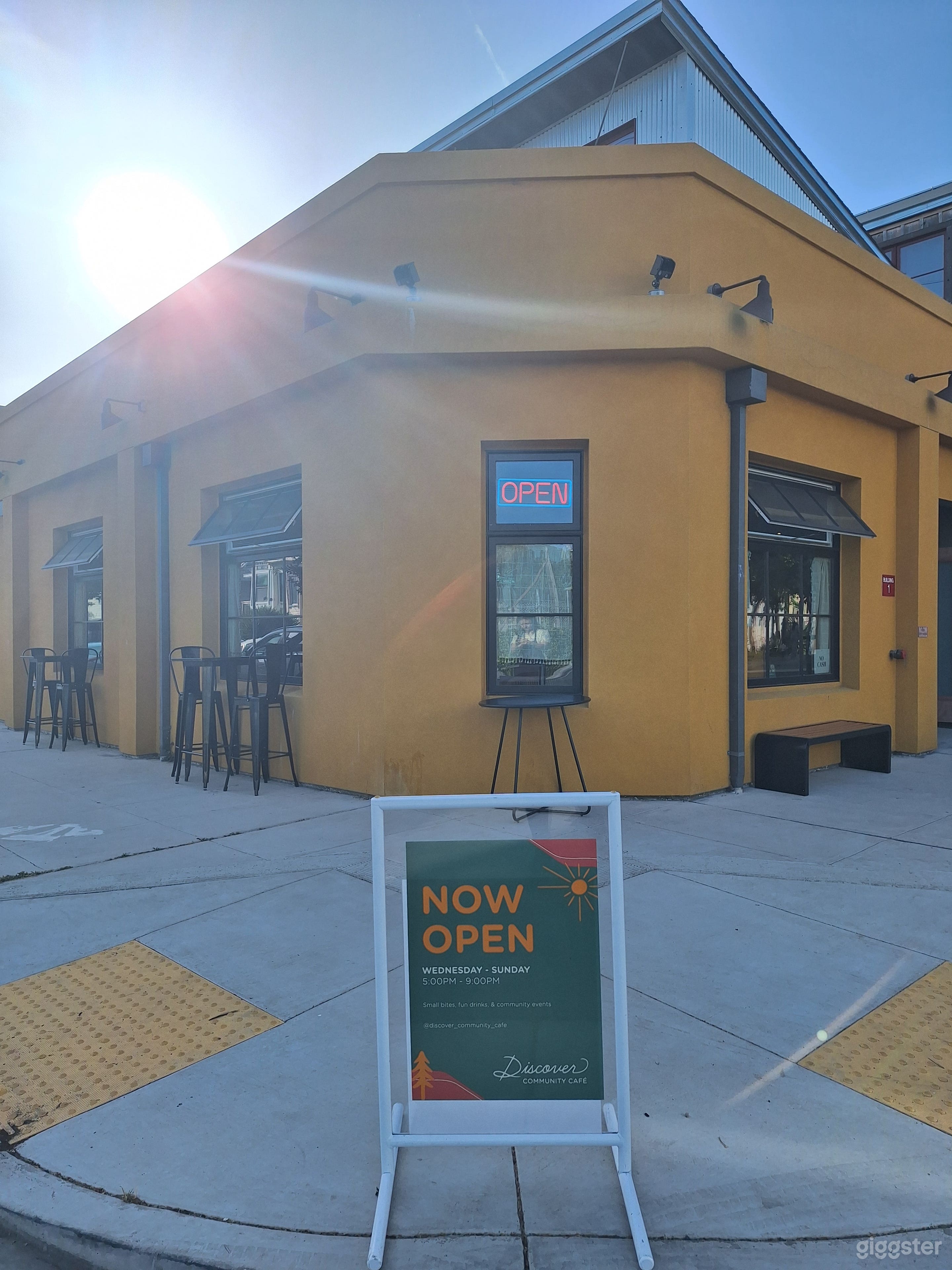 Cozy West Oakland Café Photo 4