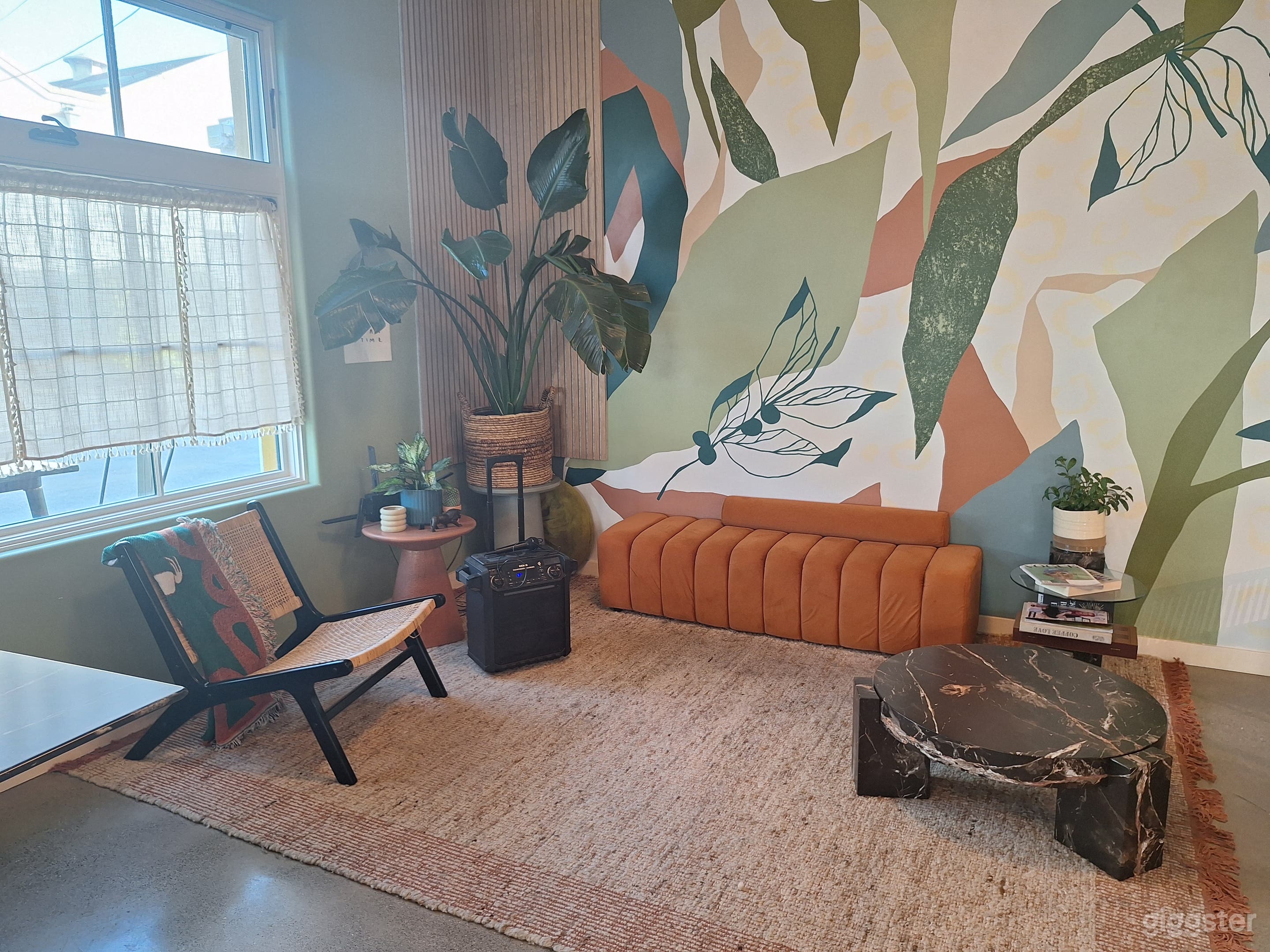 Cozy West Oakland Café Photo 2