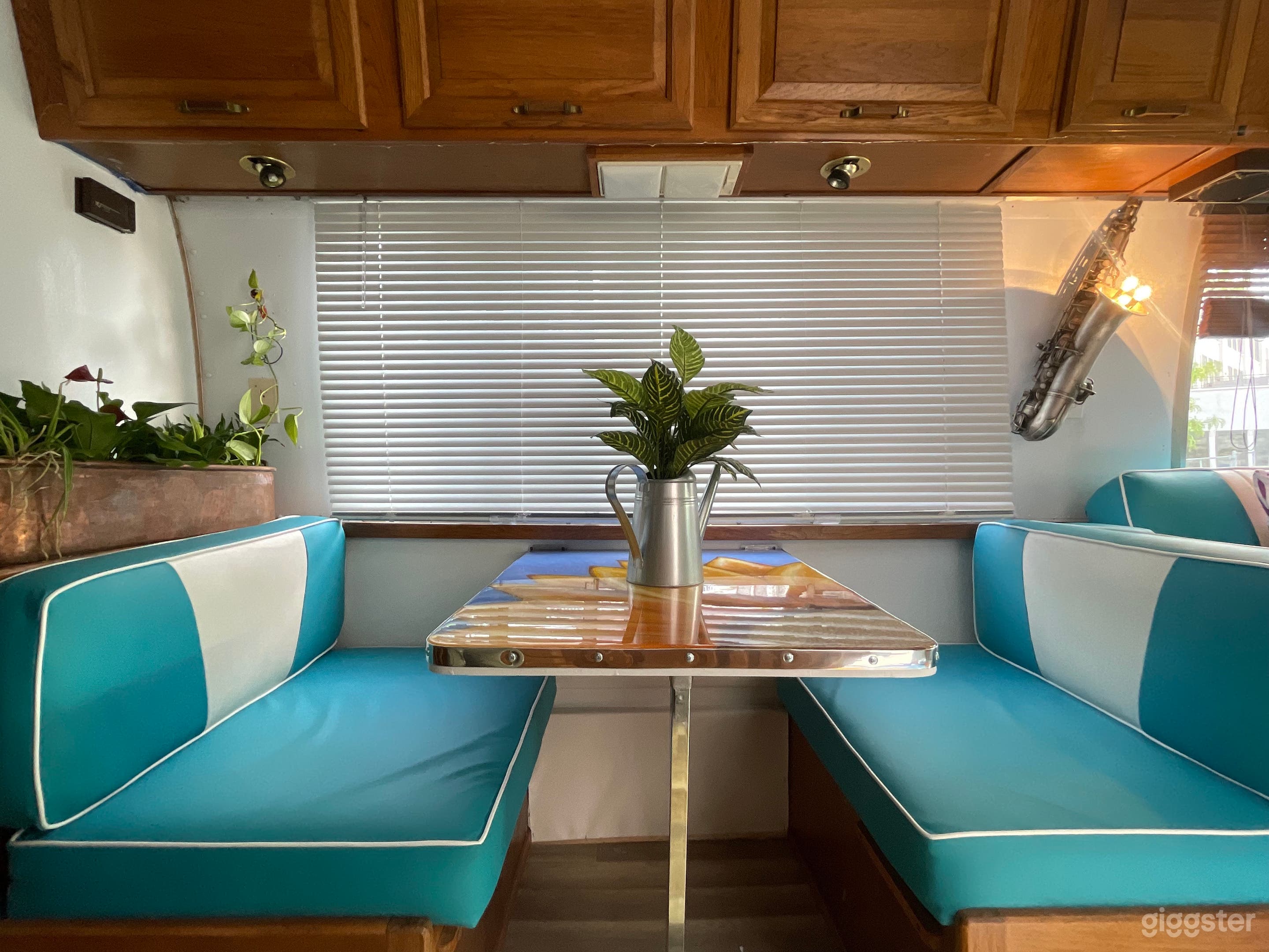Renovated Airstream 345: Artistic Oasis on Wheels  Photo 3