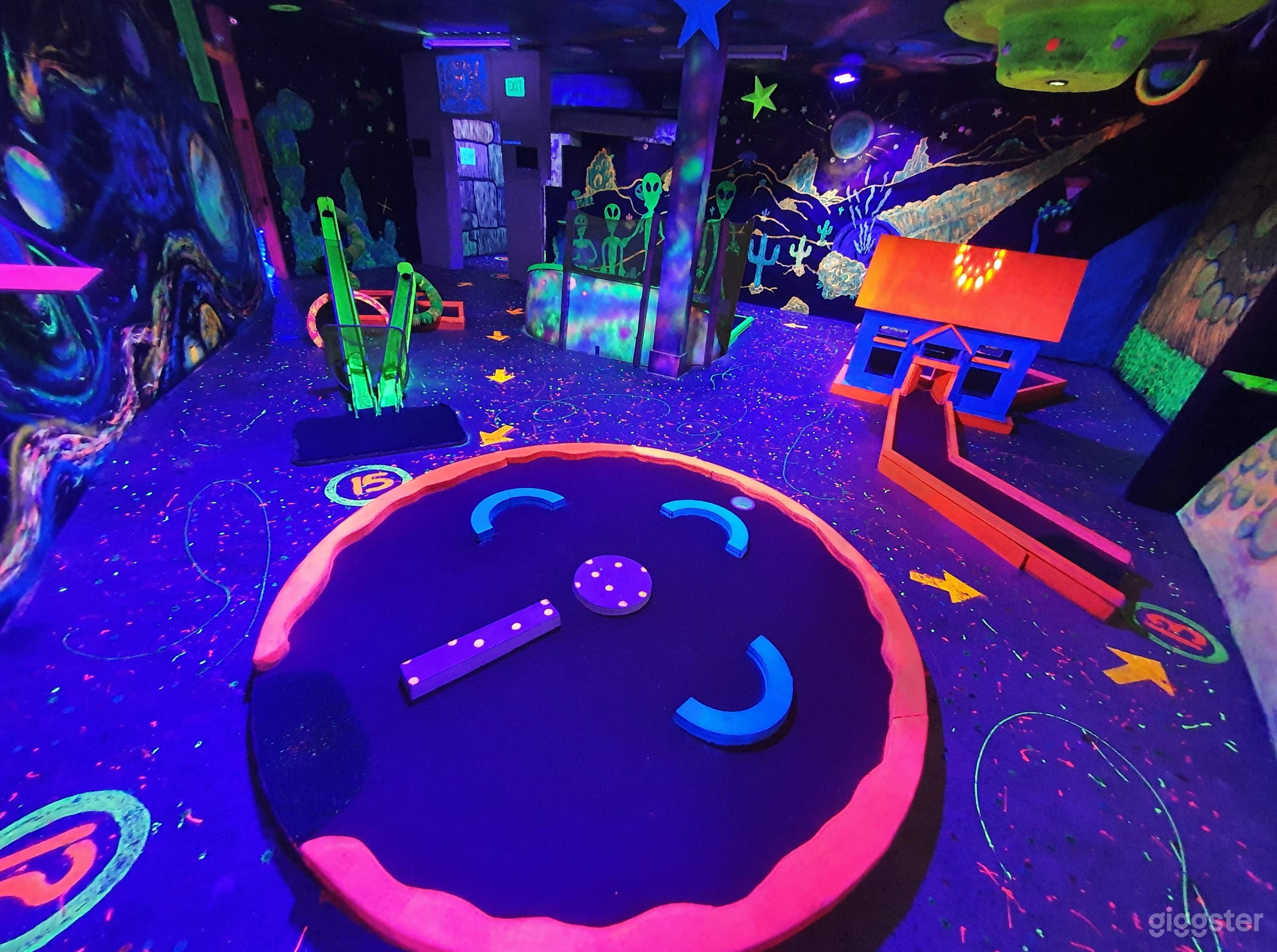 Indoor Mini Golf Photo 2