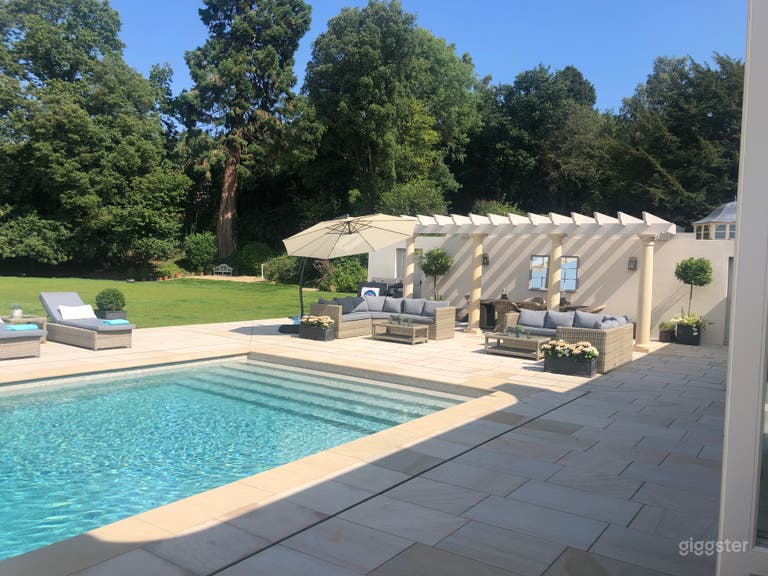  Detached, Victorian Manor House with Swimming Pool 