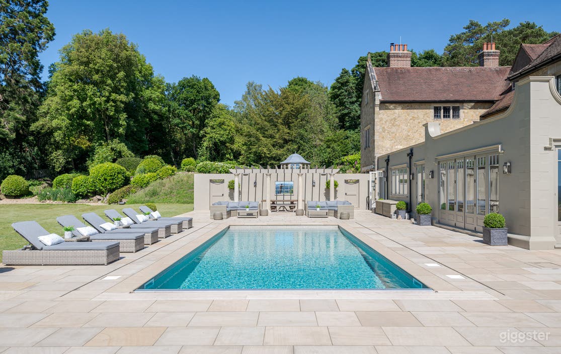 Detached, Victorian Manor House with Swimming Pool Photo 1