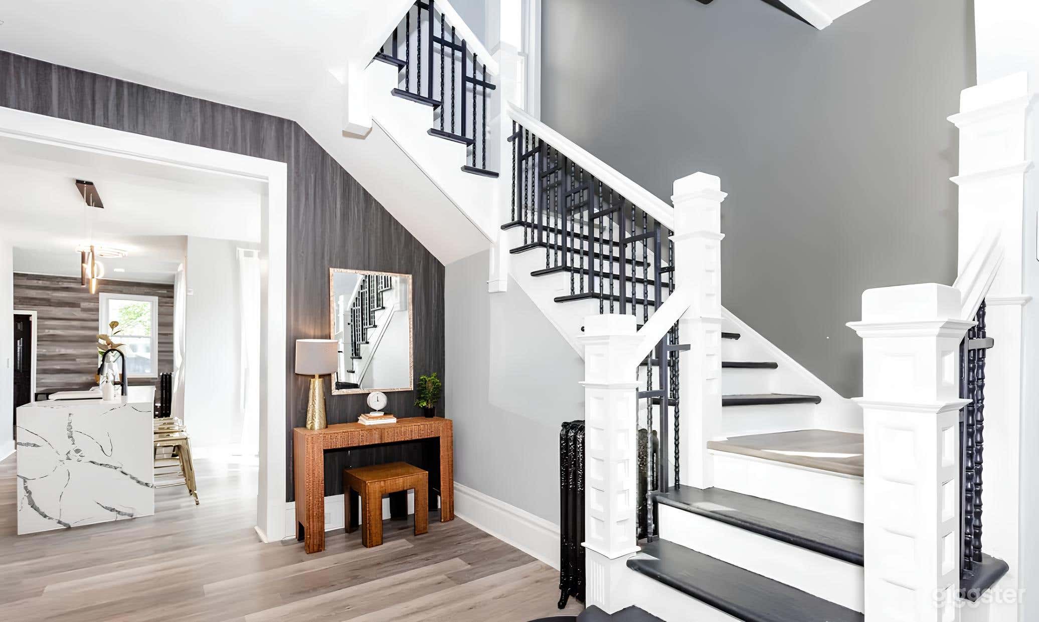 Villa Noir Modern Content House Photo 2