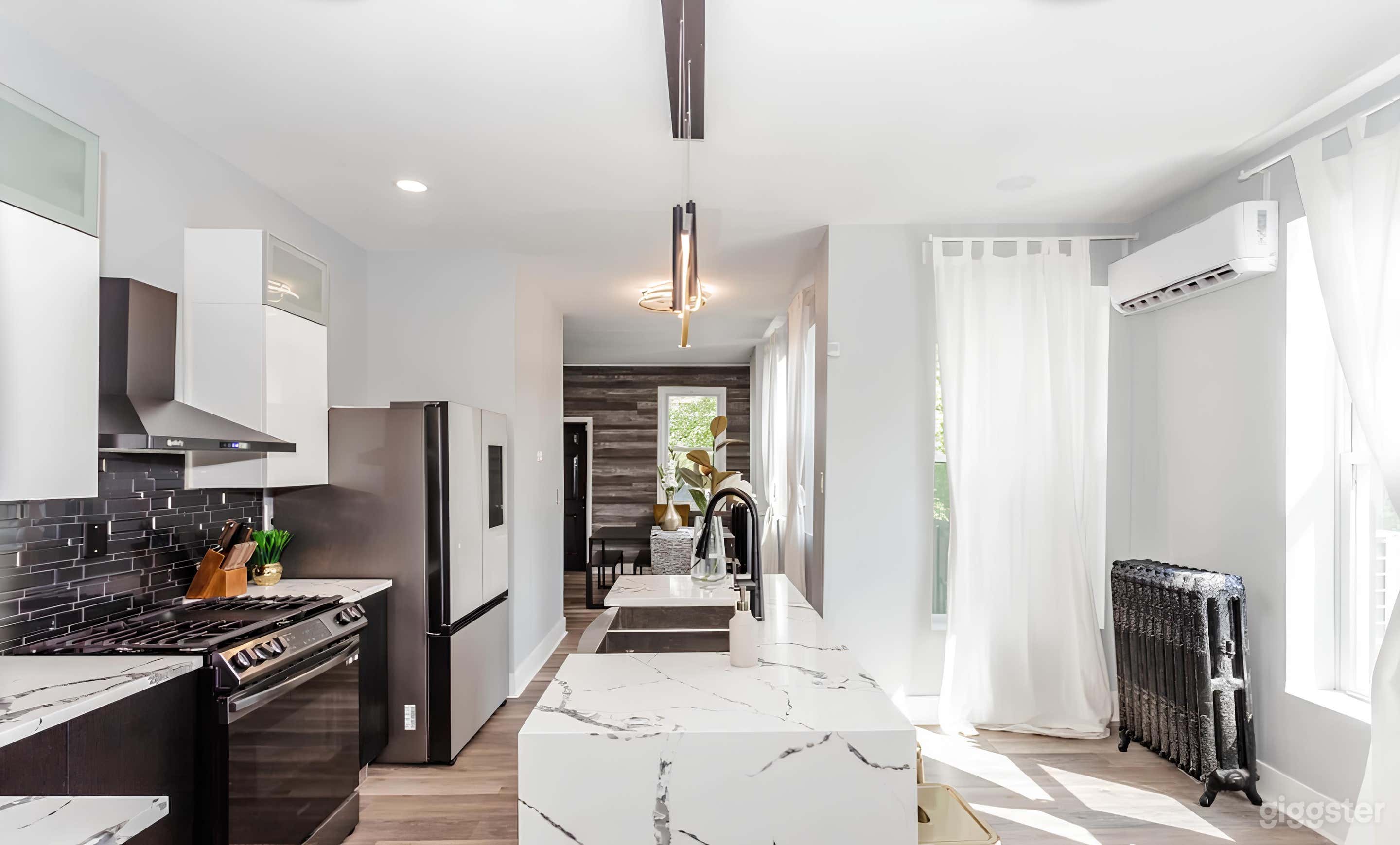 Villa Noir Modern Content House Photo 4