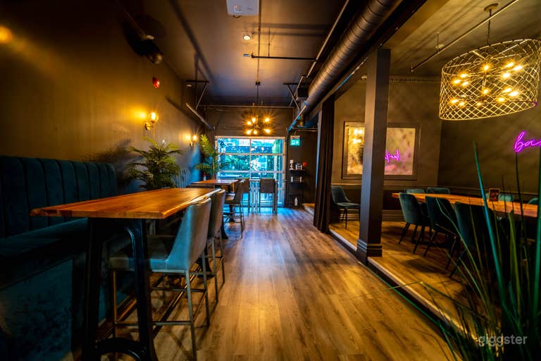  Modern Bar & Restaurant in the Heart of Downtown Toronto  