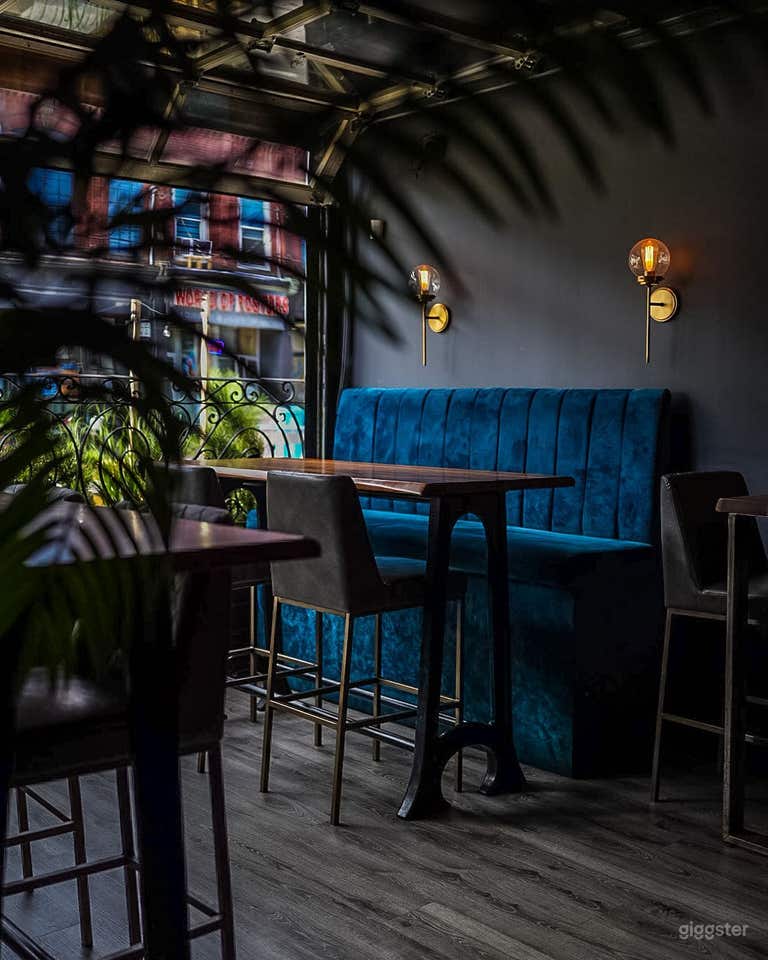  Modern Bar & Restaurant in the Heart of Downtown Toronto  