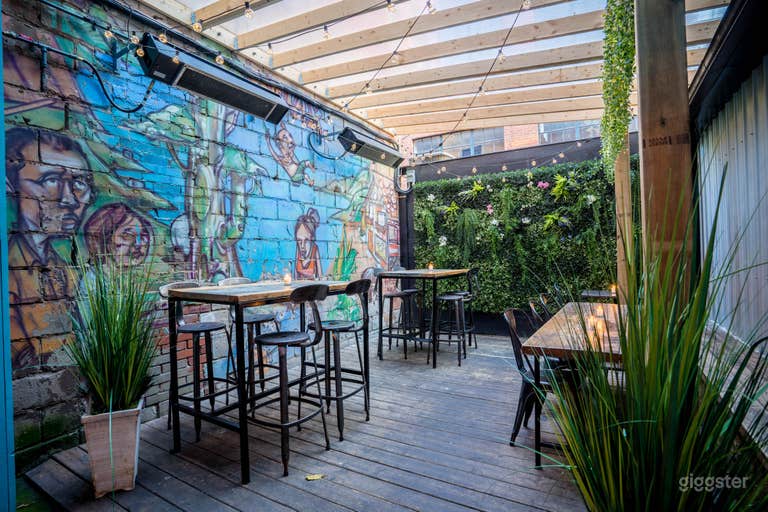  Modern Bar & Restaurant in the Heart of Downtown Toronto  