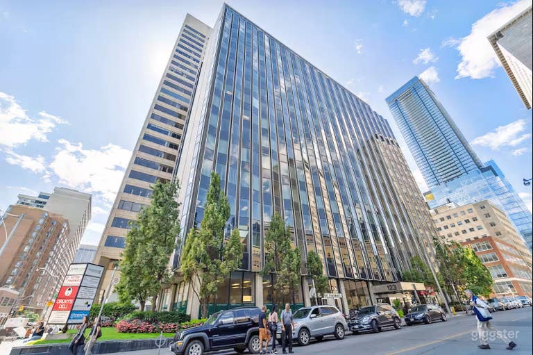  5-Seater Private Meeting Room l Downtown Toronto 