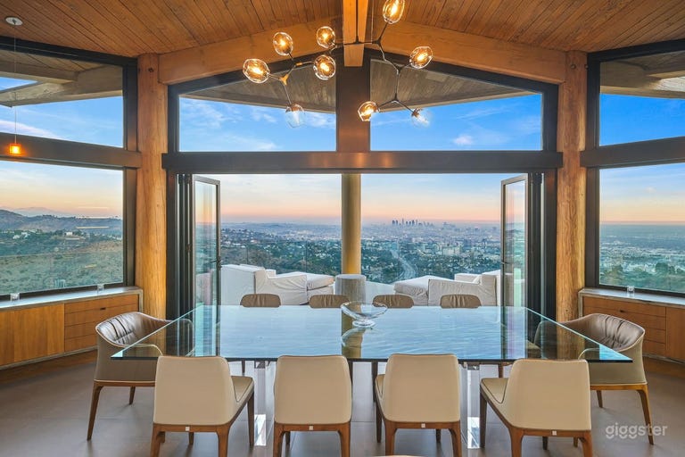  22 mil dollar mansion with an incredible view 