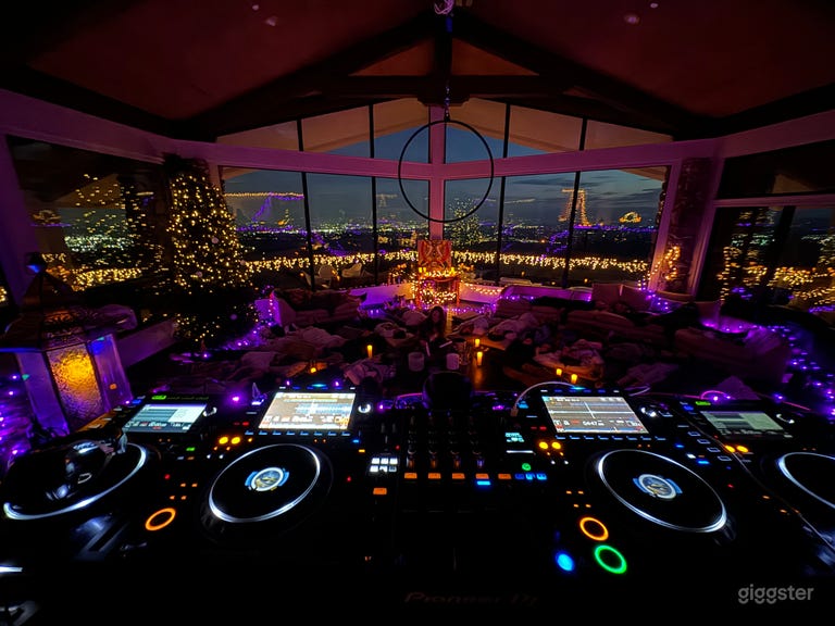  22 mil dollar mansion with an incredible view 