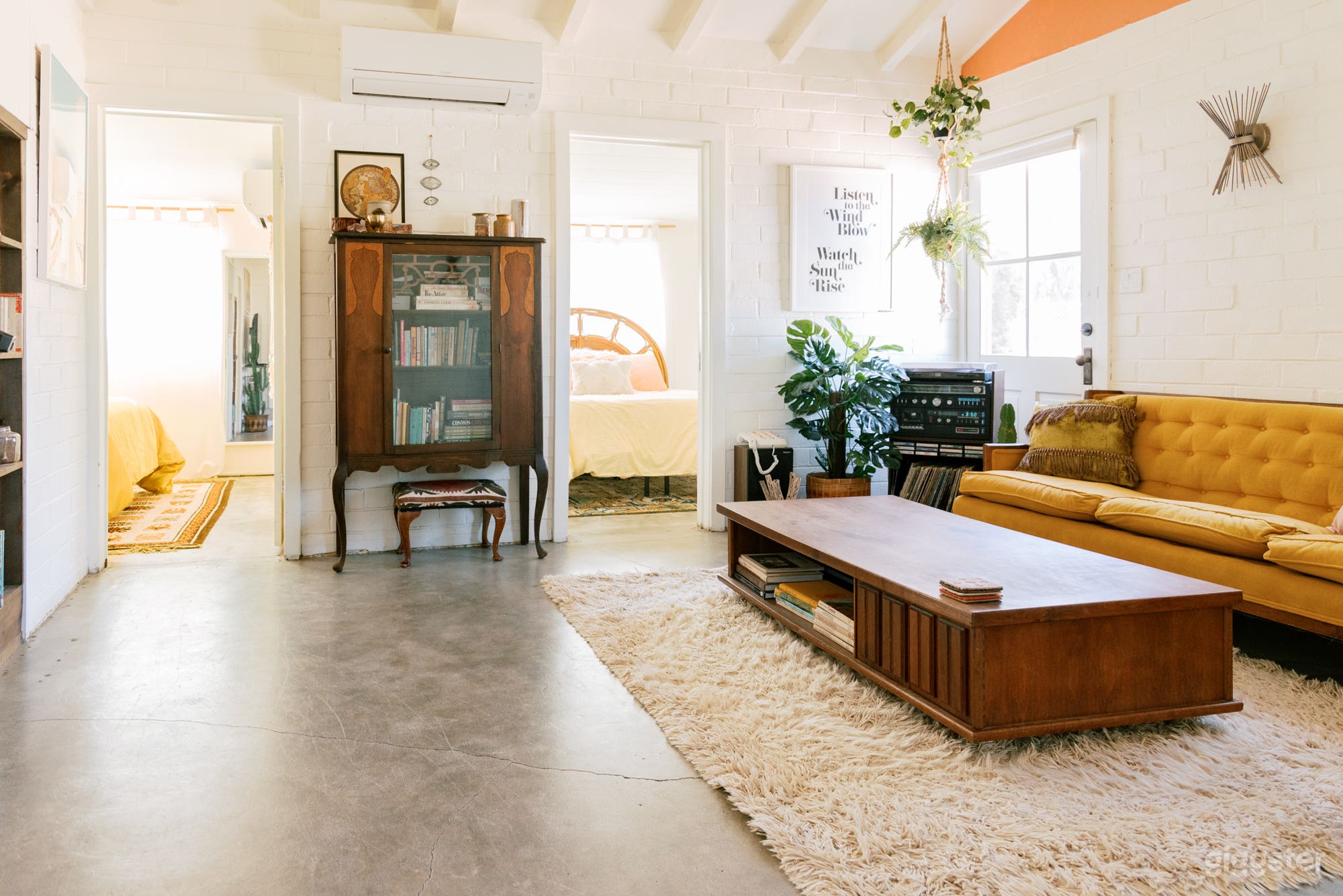 Retro 70s Desert Shag Pad Photo 2