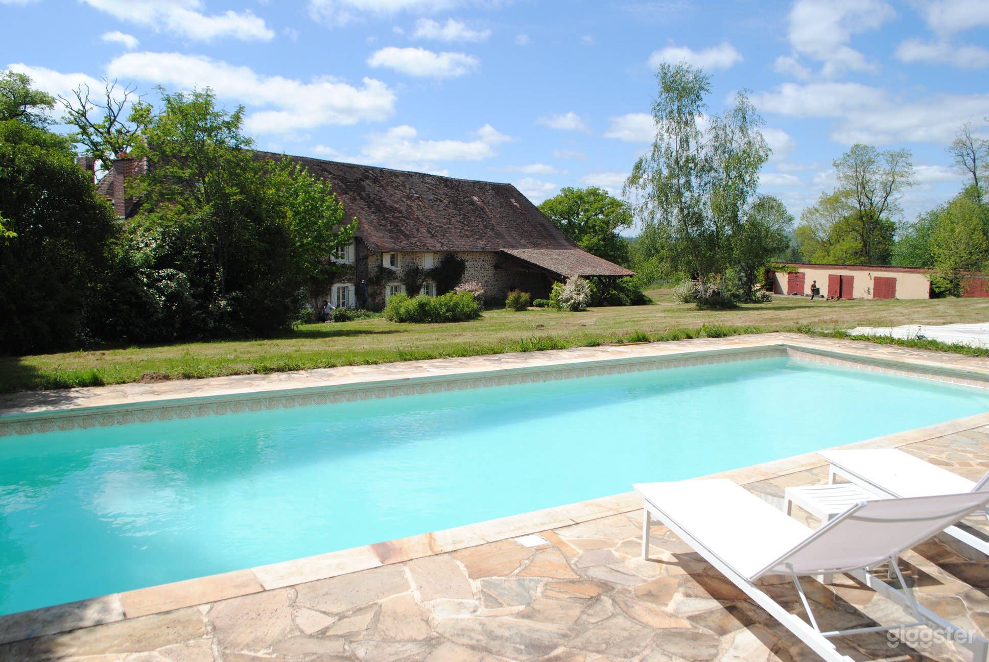 Photo de Location de Piscine Privée pour Production dans un Manoir Rustique Français 4