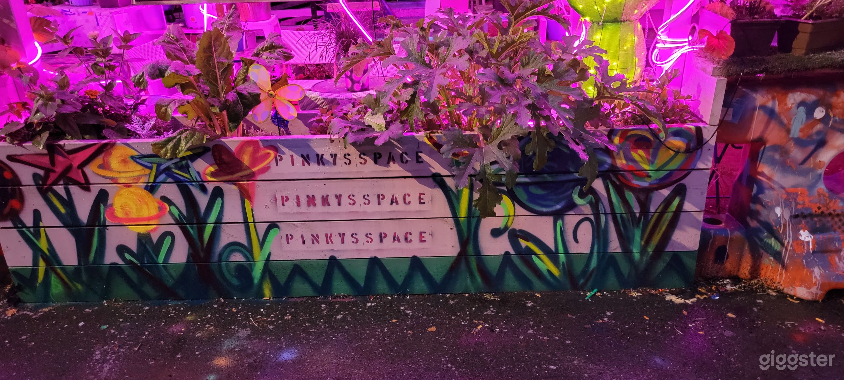 Enticing Food and Art Space in NYC Photo 2