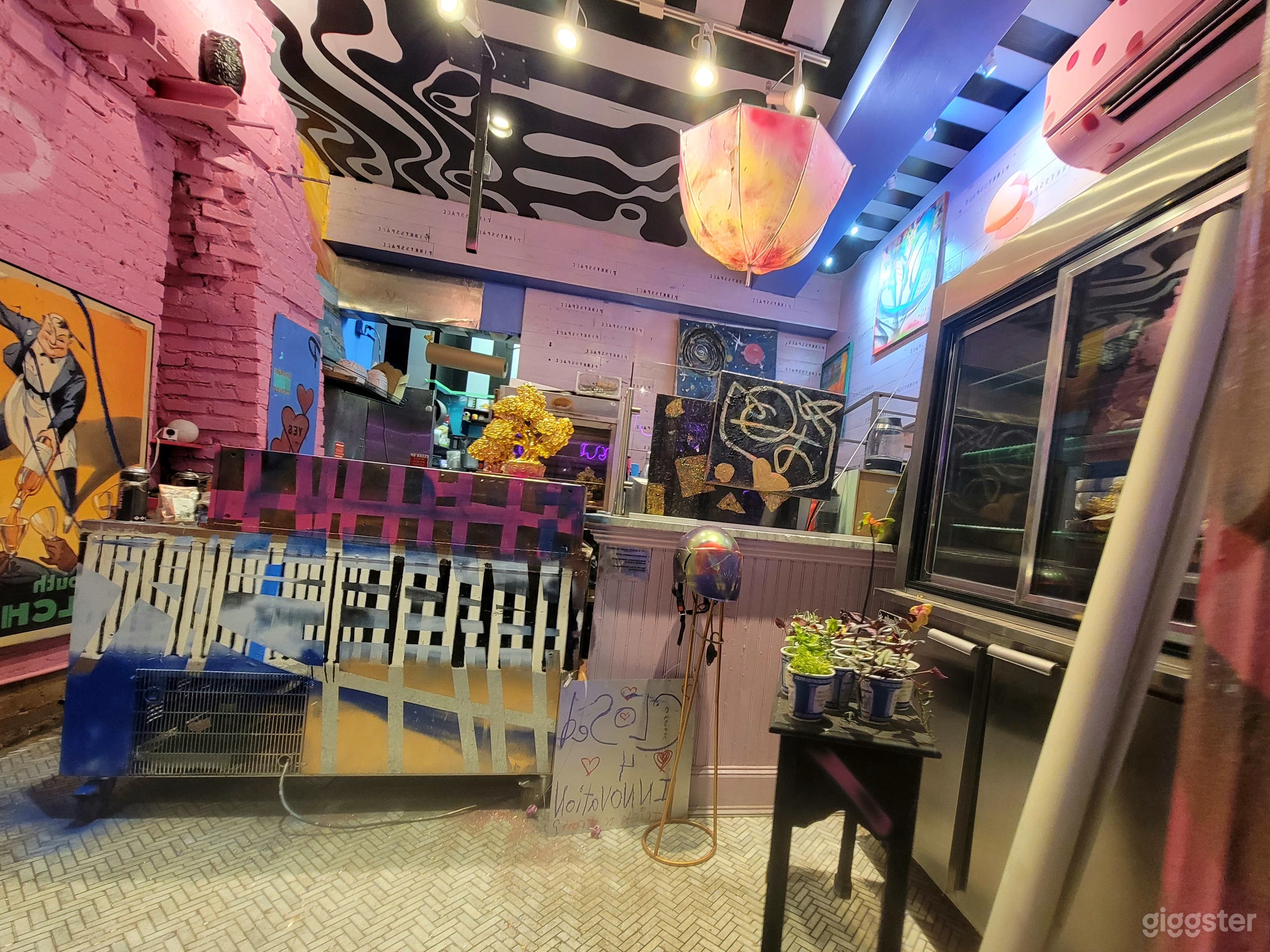 Enticing Food and Art Space in NYC Photo 4