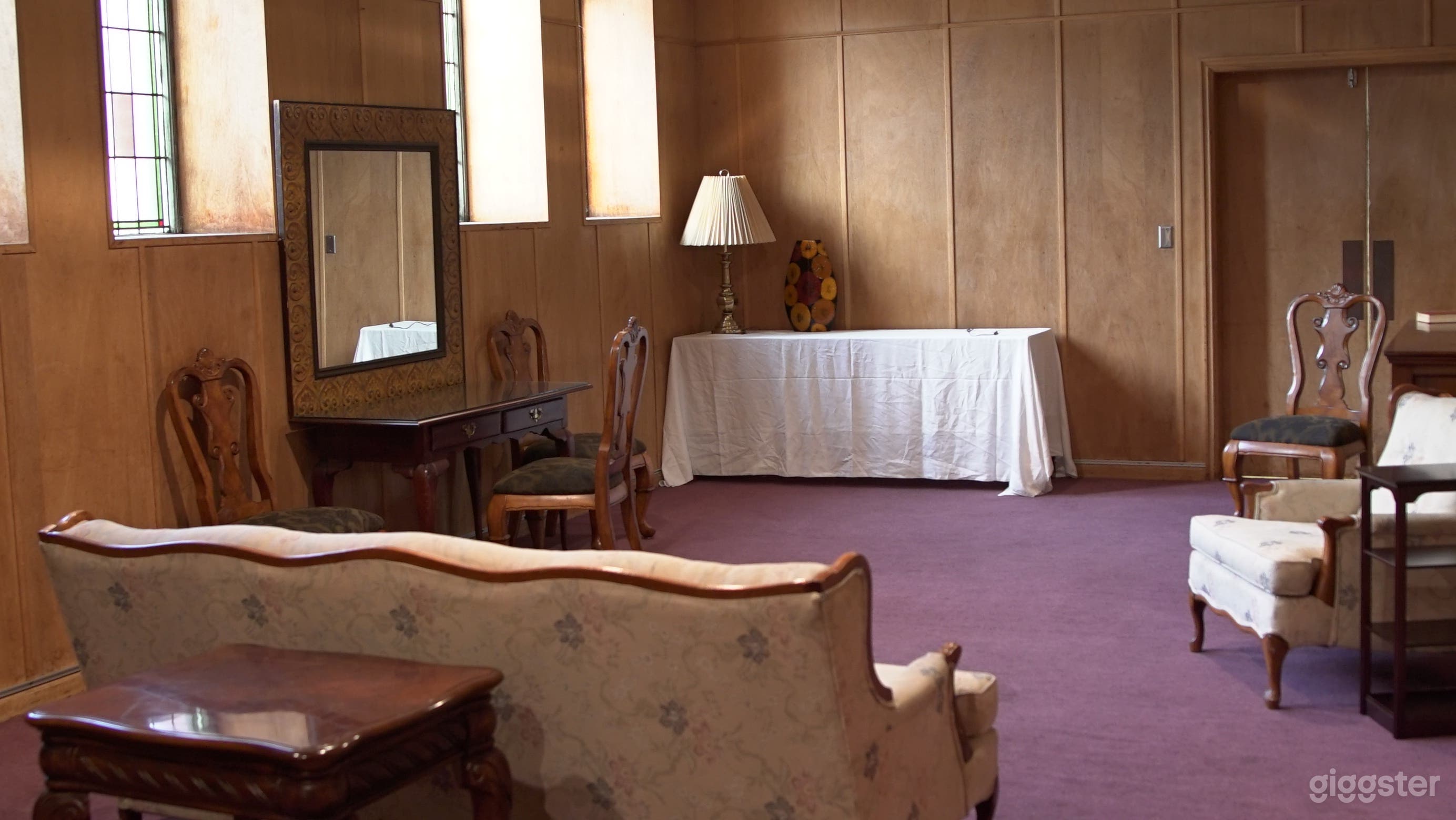 Beautiful, Flexible Hollywood "Art Gallery" Photo 1