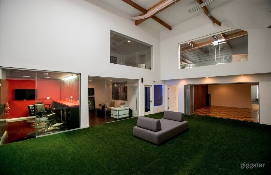 Spacious Conference Room in Canoga Park Photo 3