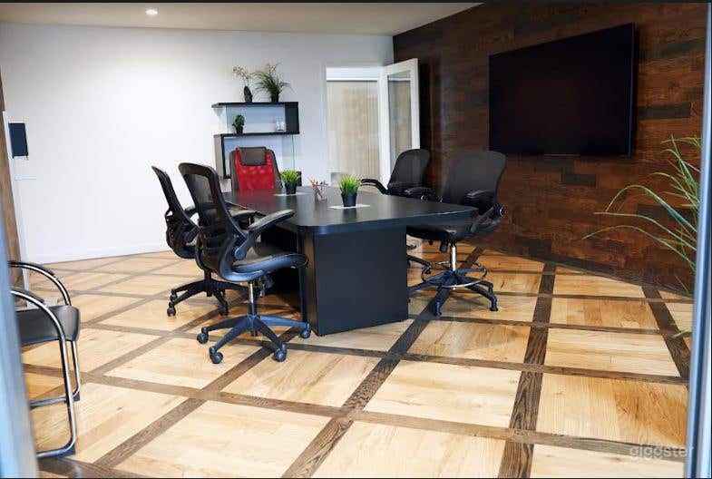 Spacious Conference Room in Canoga Park Photo 1