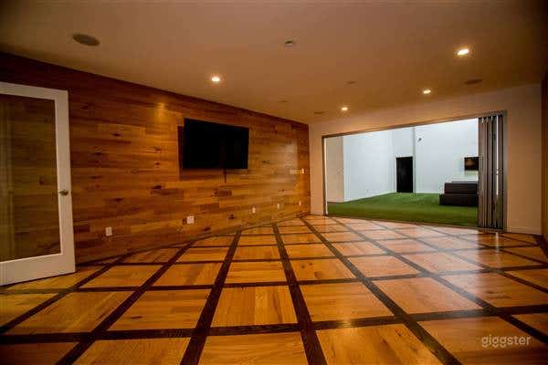 Spacious Conference Room in Canoga Park Photo 2