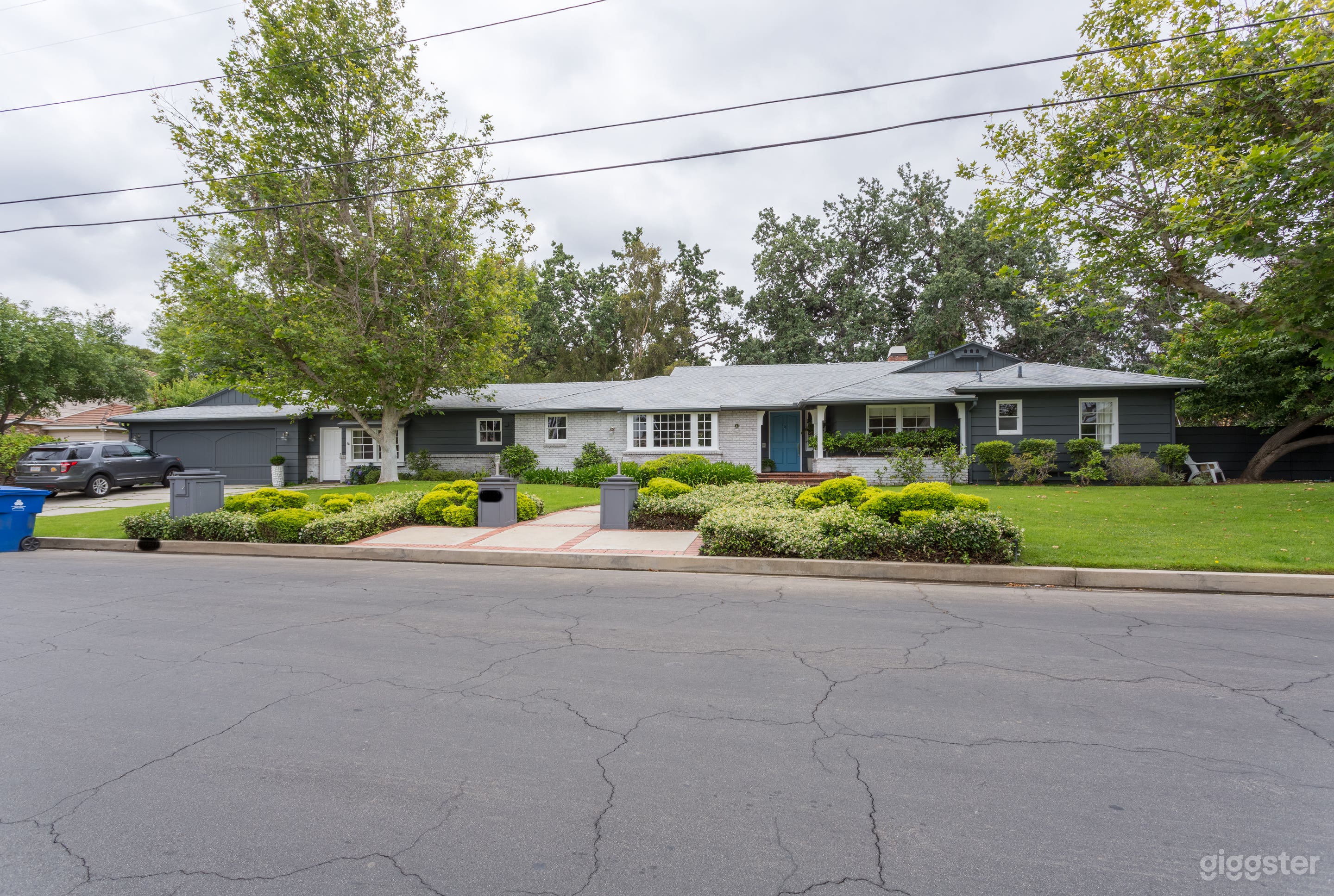 Large Ranch Home With Half Basketball Court Photo 1