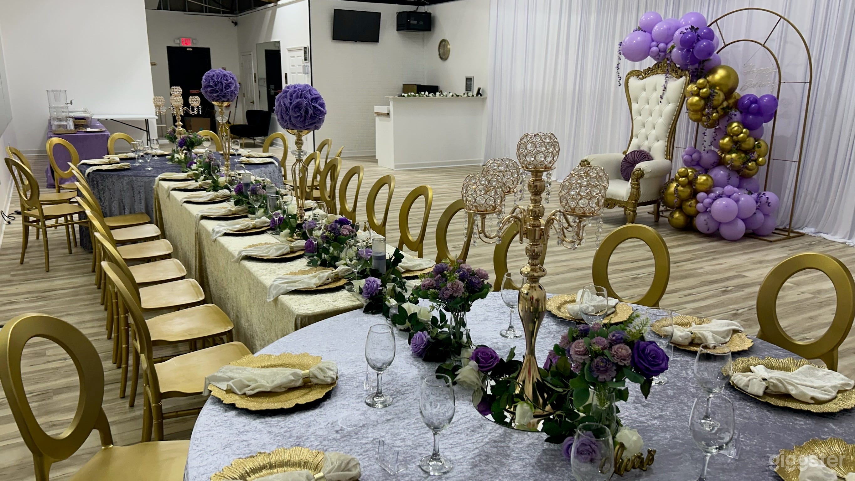 Modern Upscale Studio Photo 1