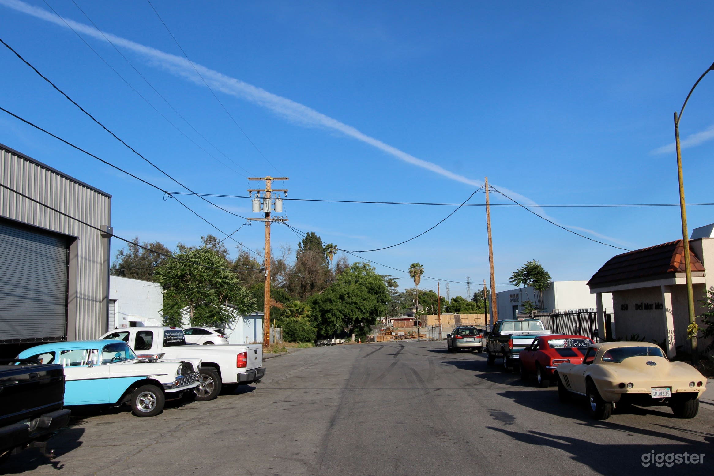 Muscle Car Garage Photo 4