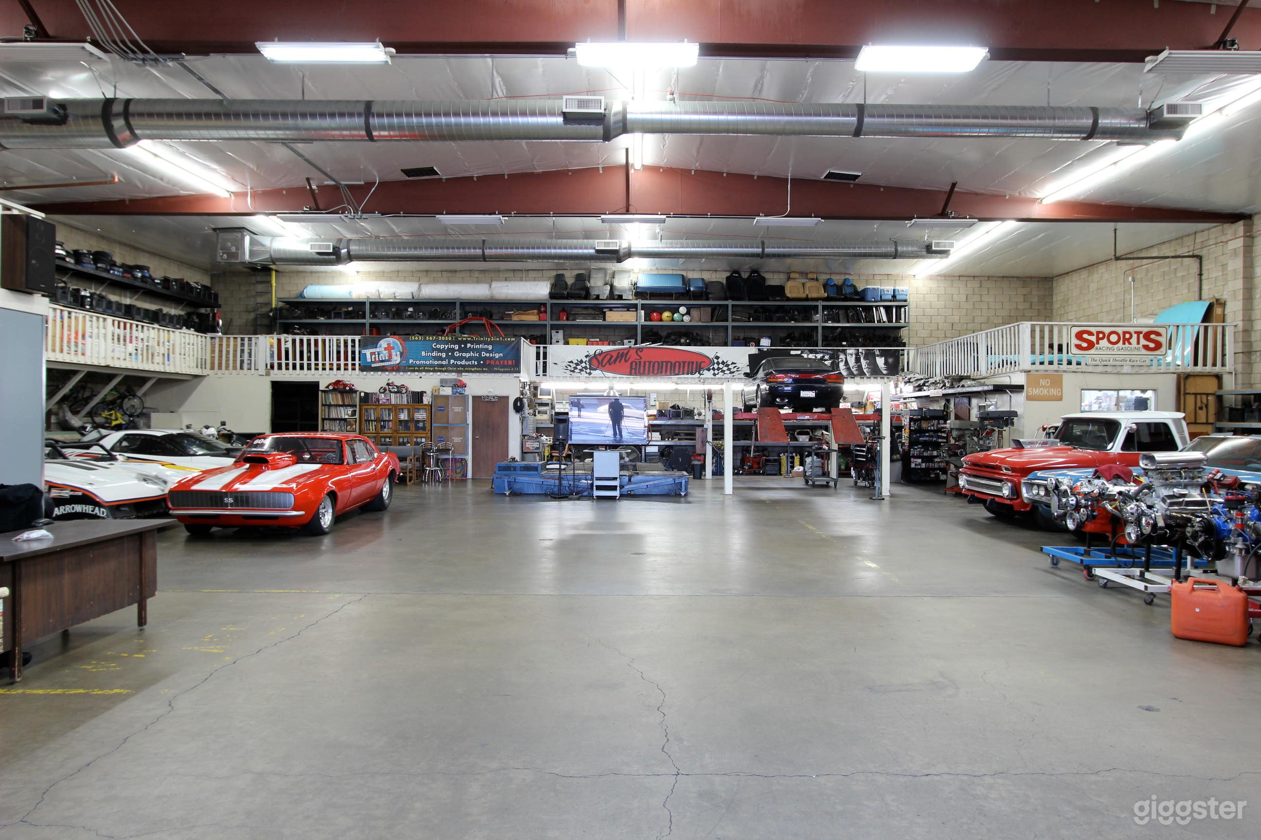 Muscle Car Garage Photo 1