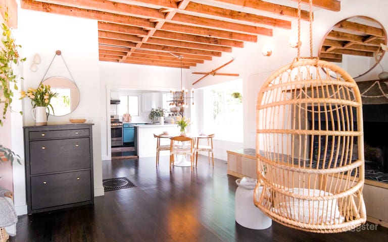  Enchanting Private Home in Trendy Alberta Arts 