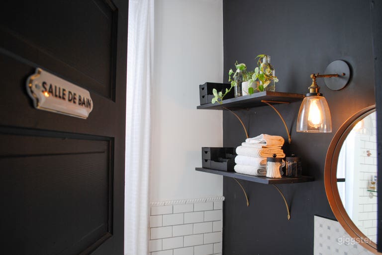  Enchanting Private Home in Trendy Alberta Arts 