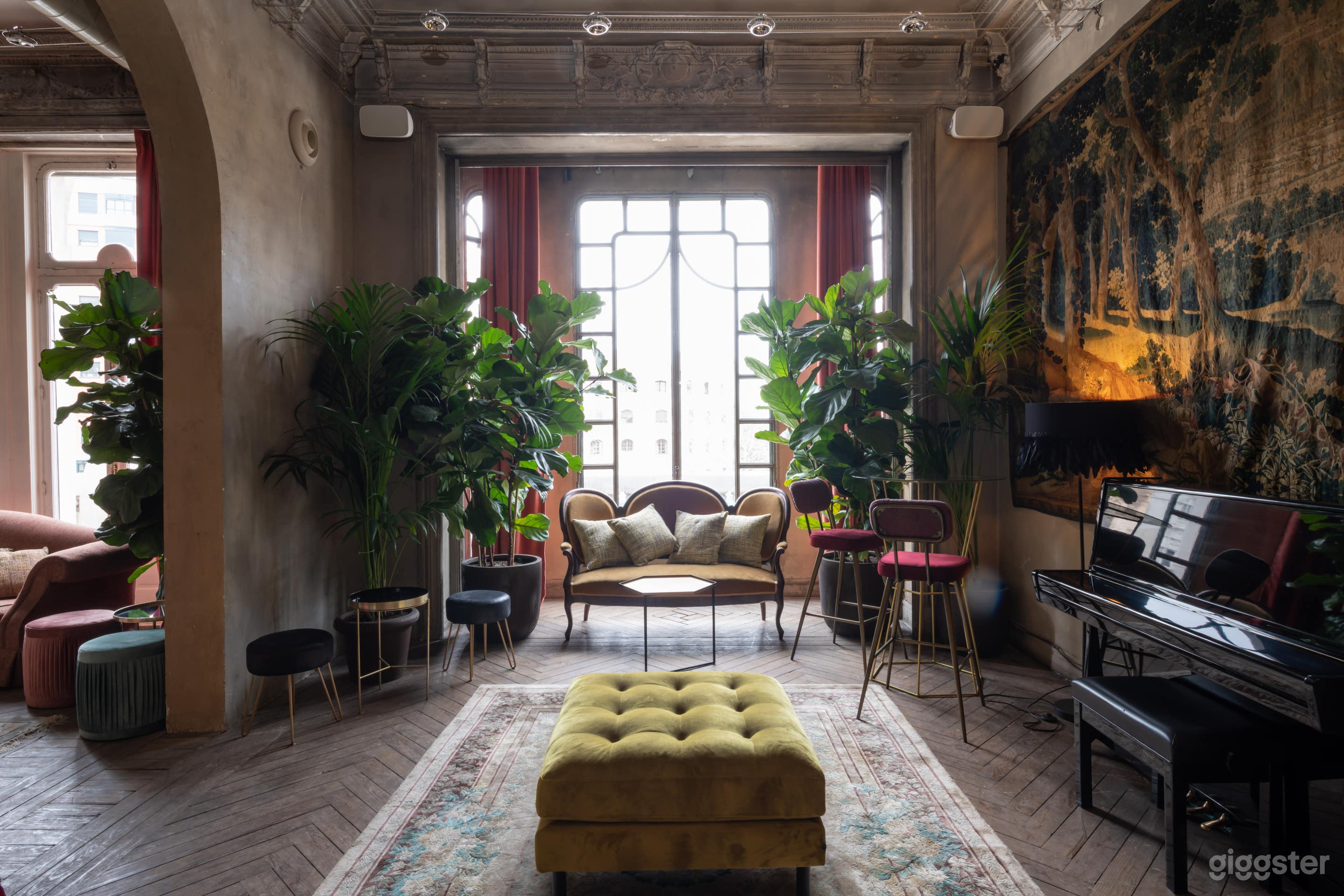 Espacio elegante y con mucha arquitectura Photo 4