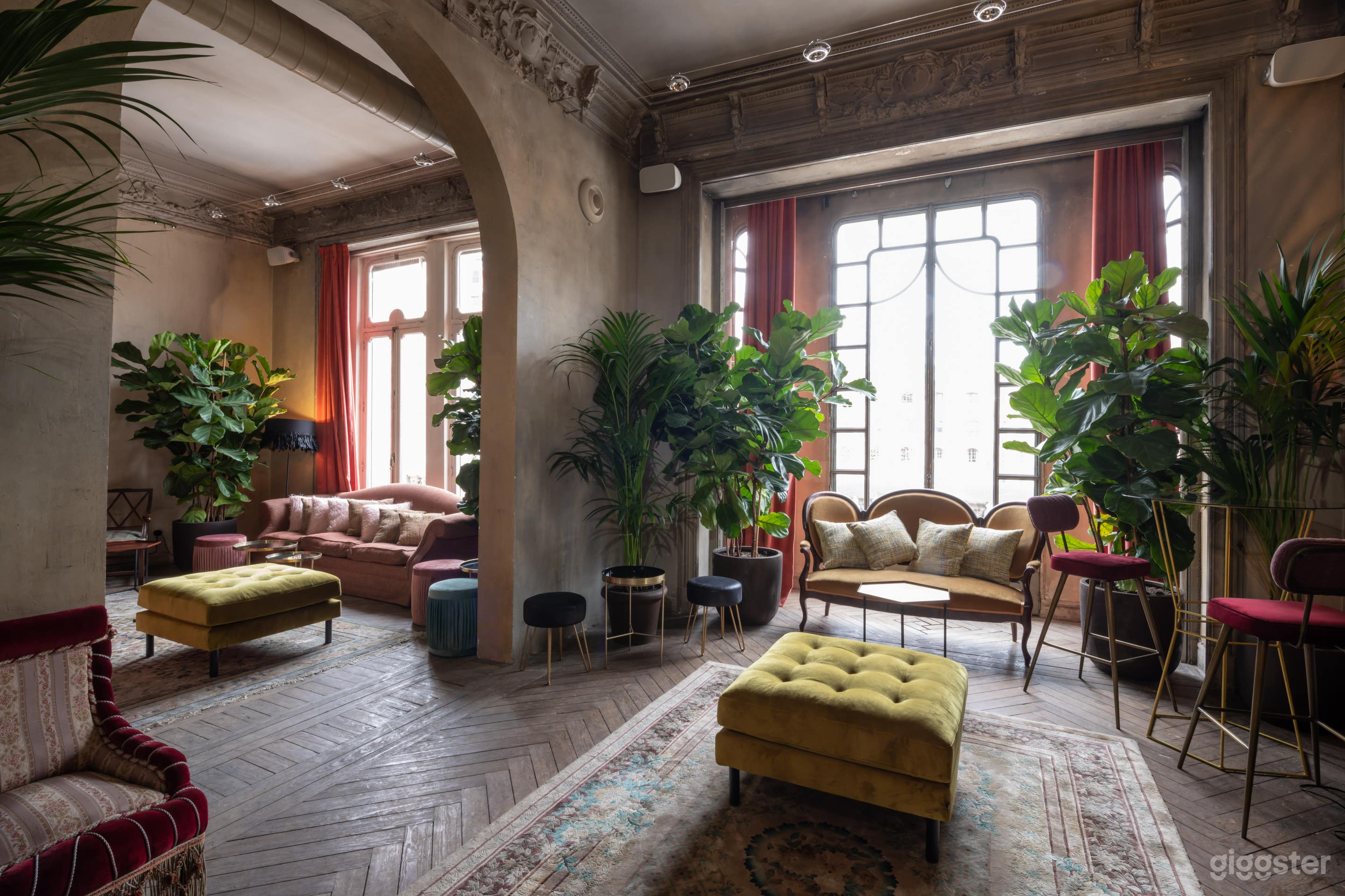 Espacio elegante y con mucha arquitectura Photo 2