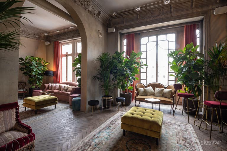  Eleganter Raum mit viel Architektur 