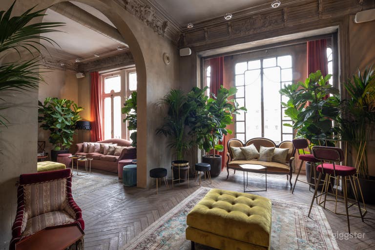  Eleganter Raum mit viel Architektur 