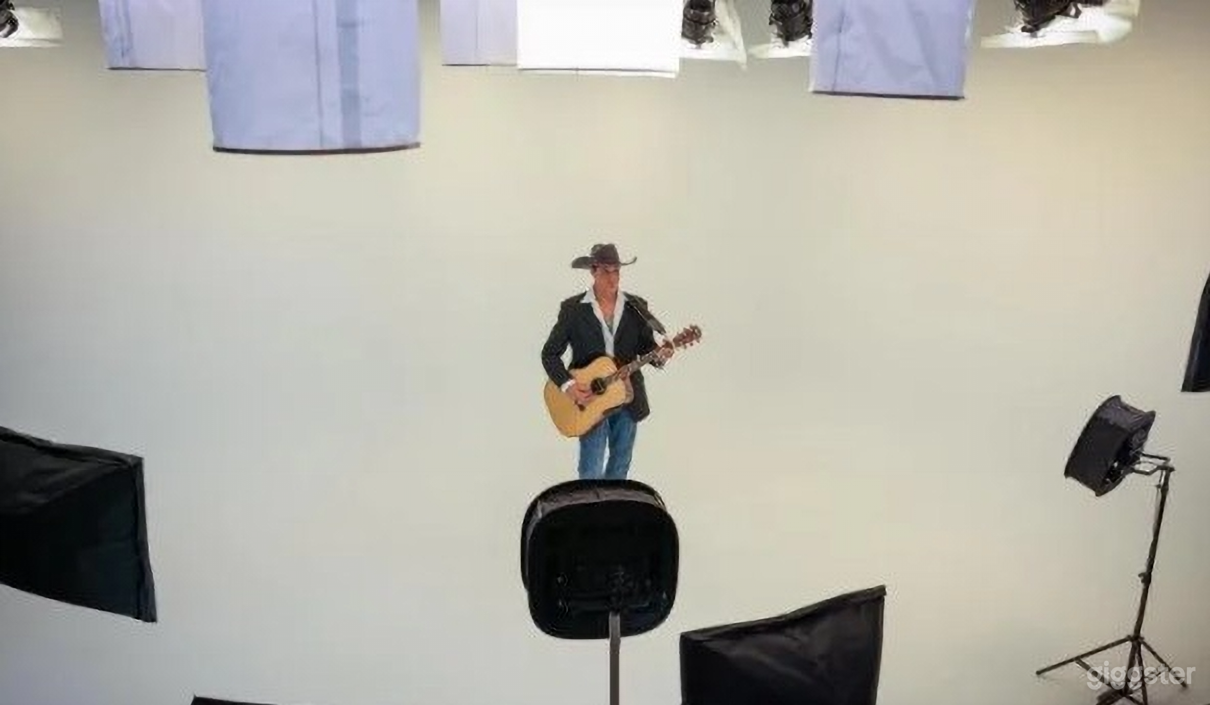 Infinity Room: Creative Space with Cyc Wall Photo 4