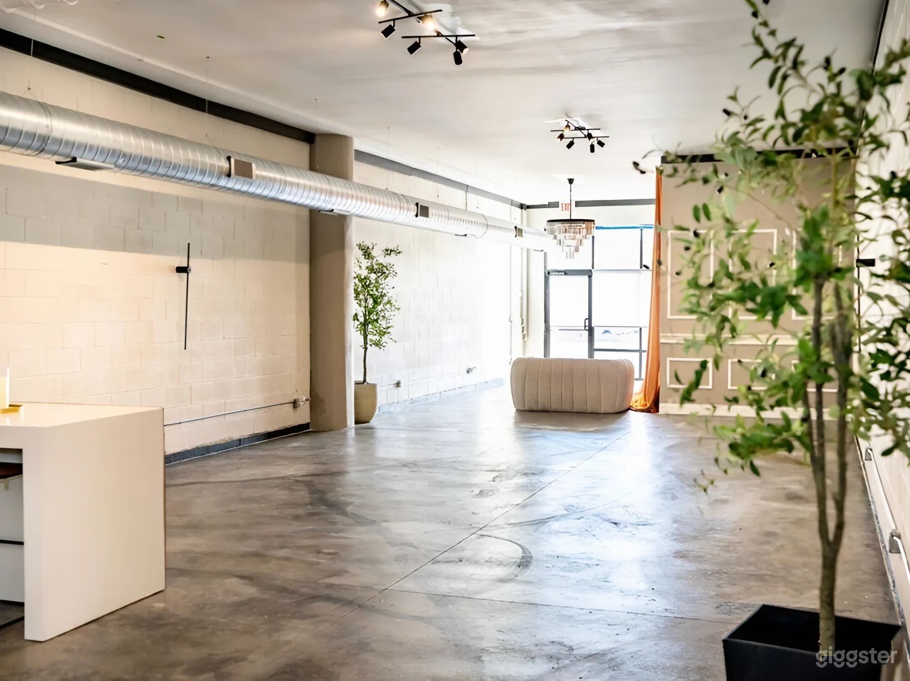 Modern SoHo Bridgeport Studio with High Ceilings Photo 1