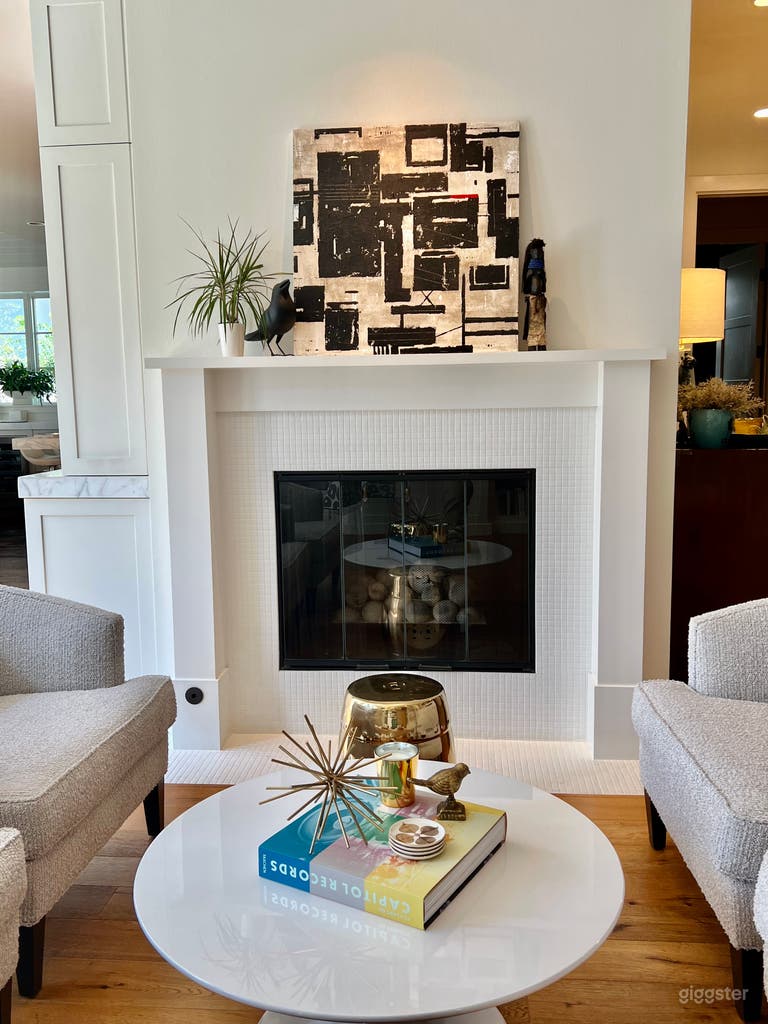  Living Room Fireplace/Mantel Detail 