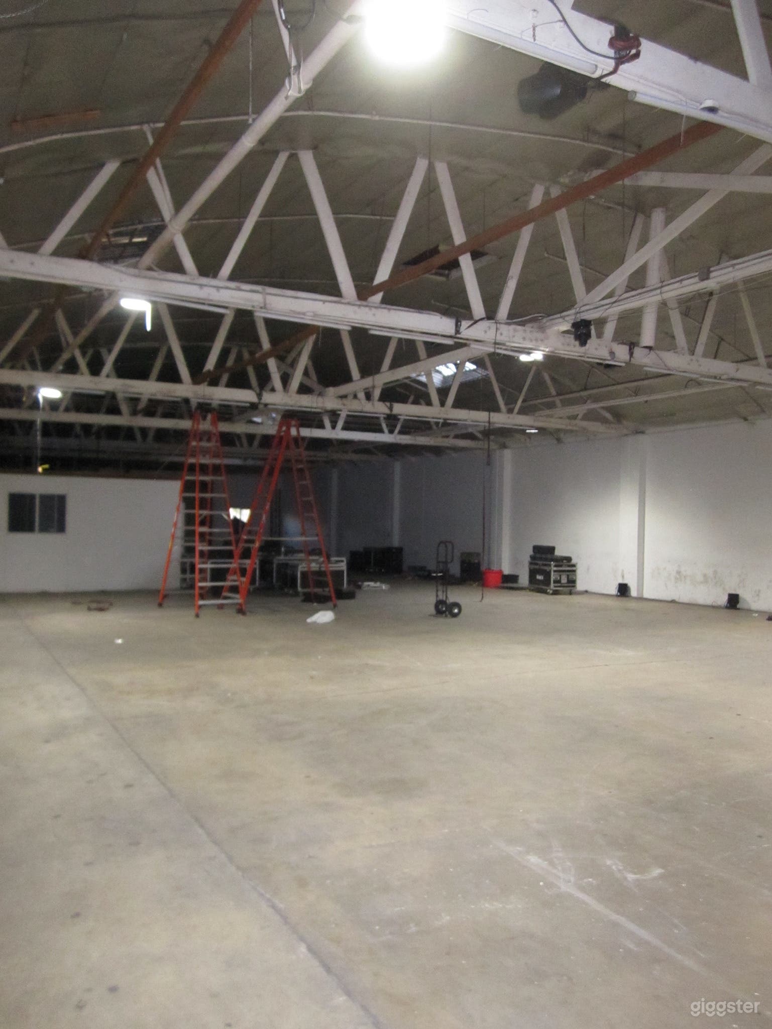 Large industrial multipurpose space Photo 4