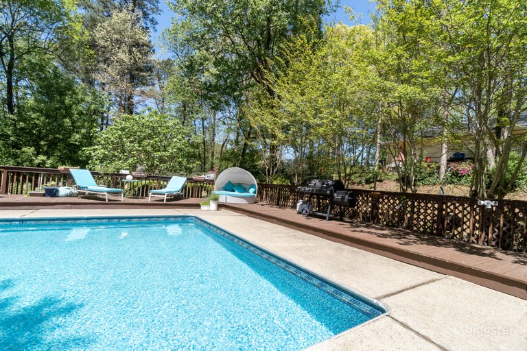  Family Home with Amazing Backyard Pool and Deck 