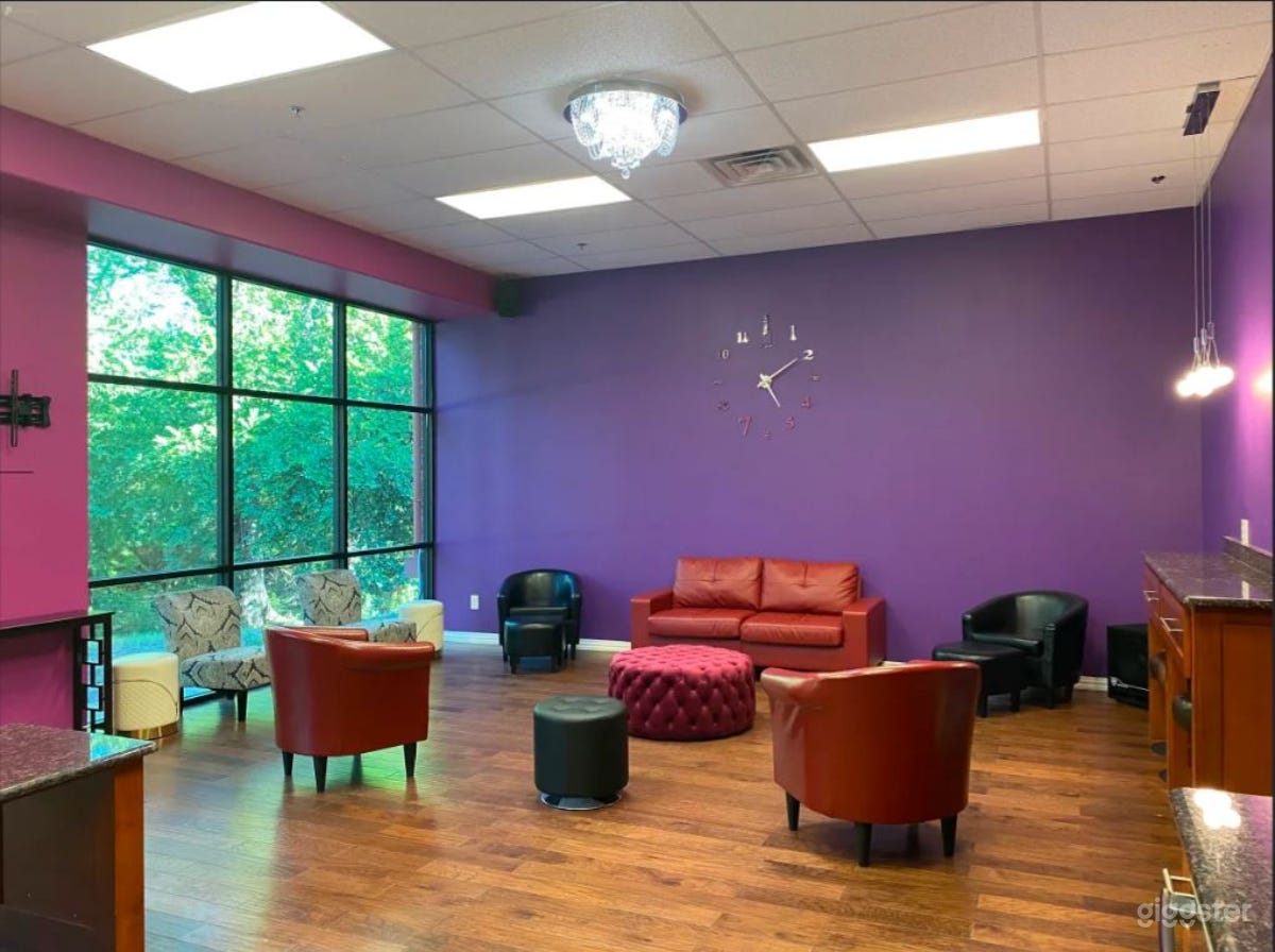 Urban Lounge with Greenery Valley View Photo 2